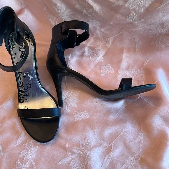 Vintage Brash Strappy Sandal - Picture 2 of 5